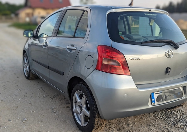 Toyota Yaris cena 11900 przebieg: 180387, rok produkcji 2008 z Łochów małe 254